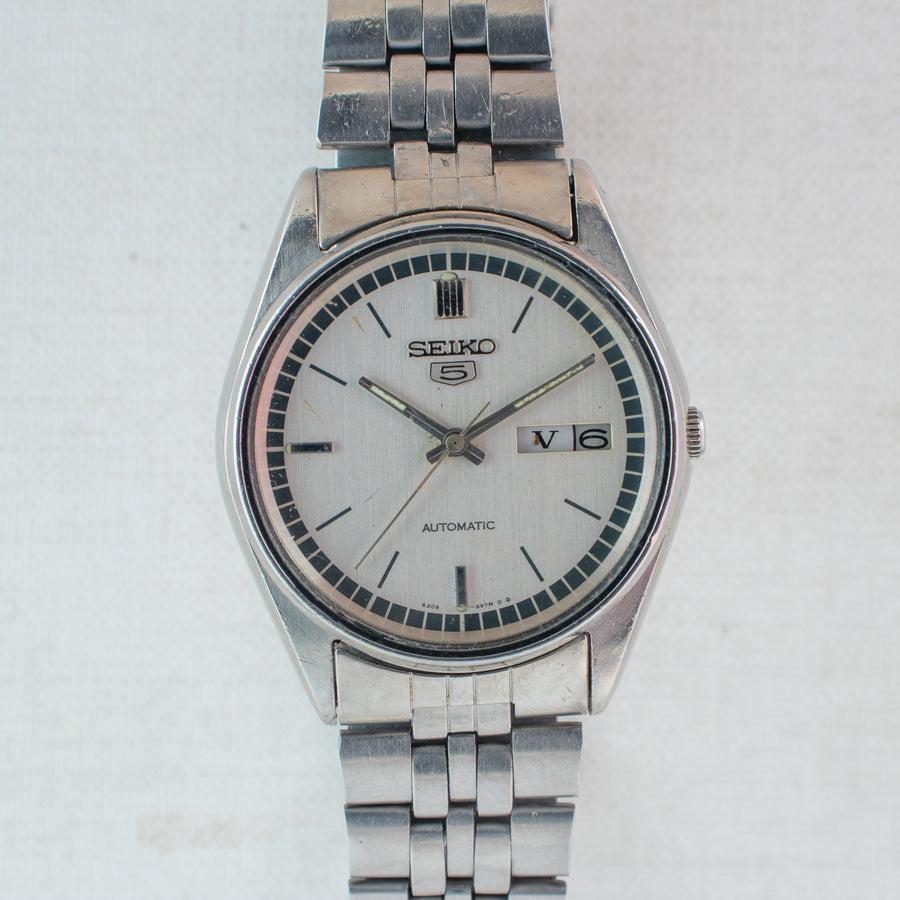 Vintage Seiko 5 6309-8900 Automatic 17J Silver Dial Day Date Wristwatch