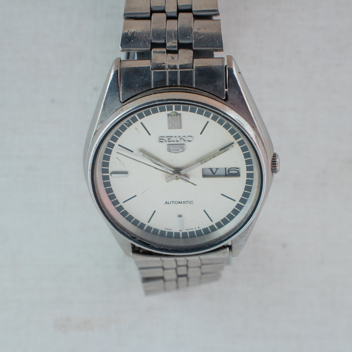 Vintage Seiko 5 6309-8900 Automatic 17J Silver Dial Day Date Wristwatch