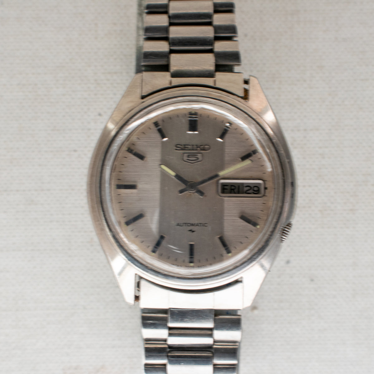 Vintage Seiko 5 7009-8211 Automatic 17J Silver Dial Day Date Wristwatch