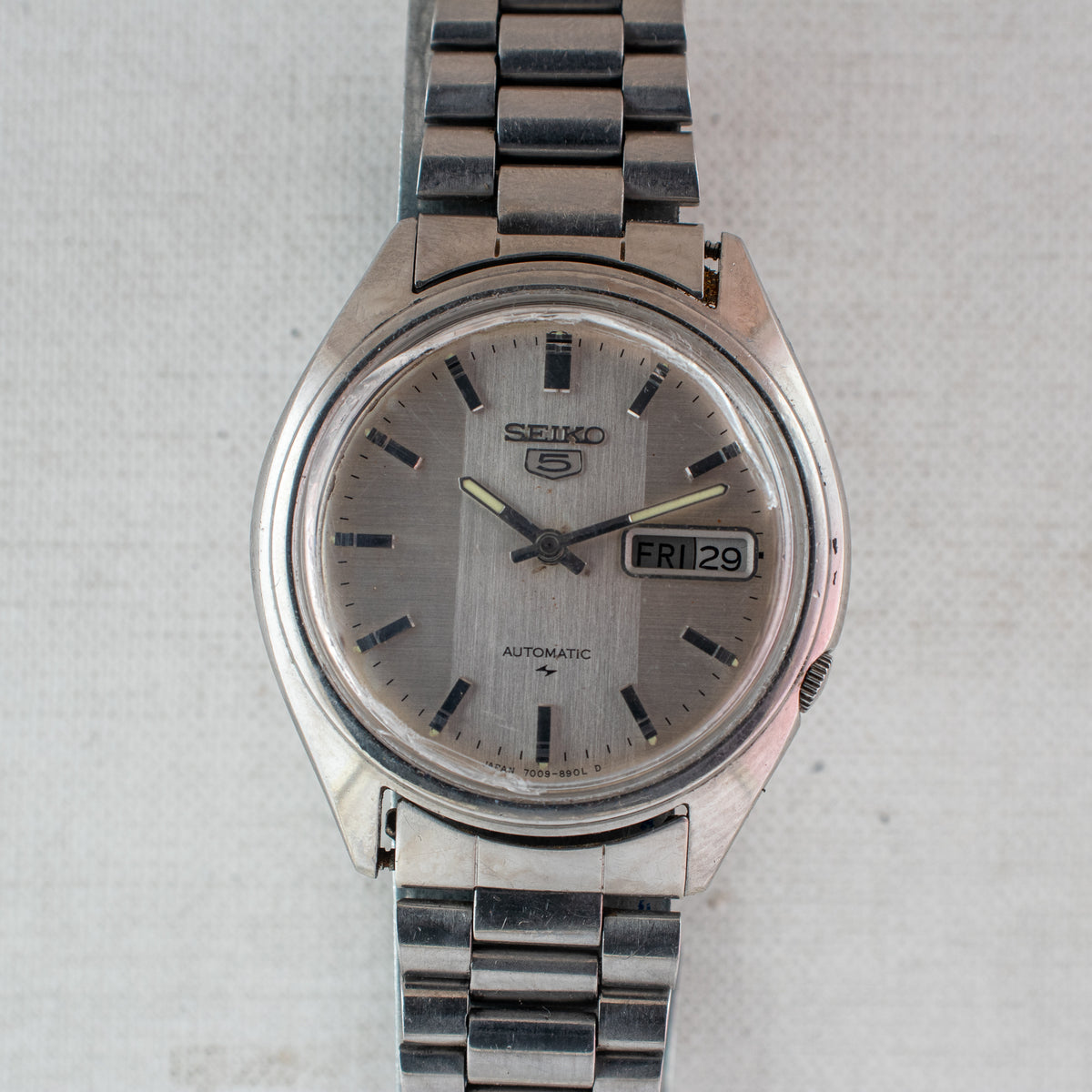 Vintage Seiko 5 7009-8211 Automatic 17J Silver Dial Day Date Wristwatch