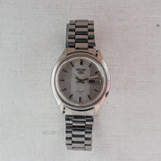 Vintage Seiko 5 7009-8211 Automatic 17J Silver Dial Day Date Wristwatch