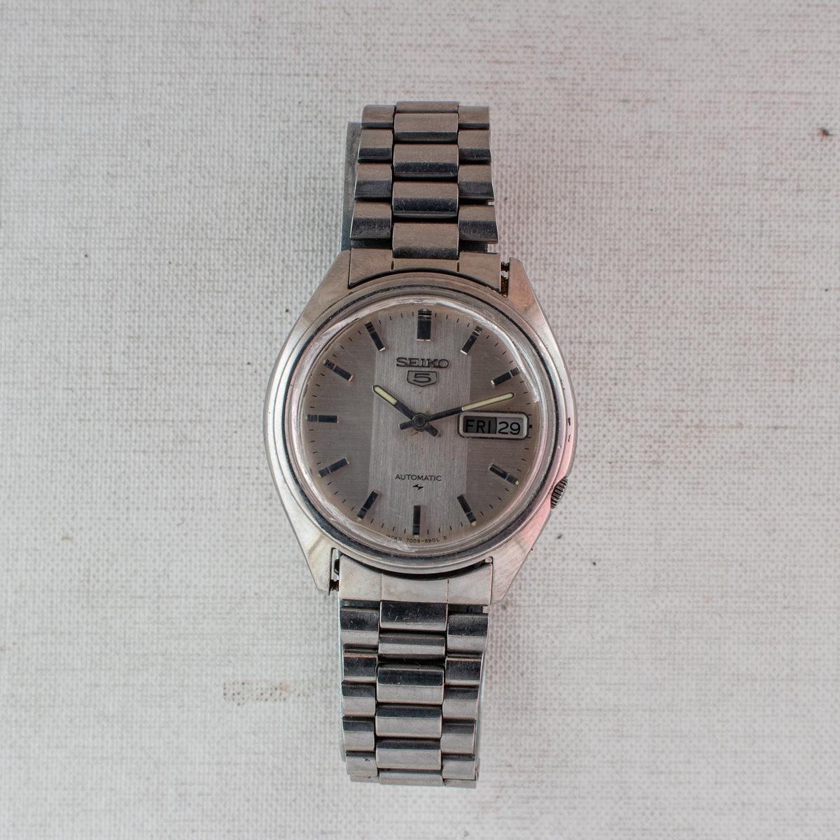 Vintage Seiko 5 7009-8211 Automatic 17J Silver Dial Day Date Wristwatch