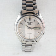 Vintage Seiko 5 7009-8211 Automatic 17J Silver Dial Day Date Wristwatch