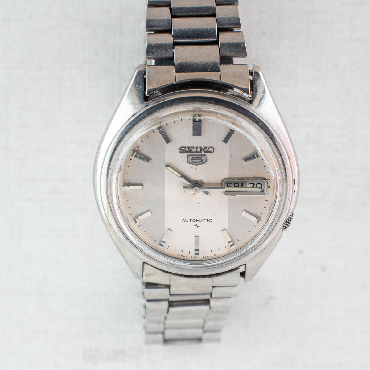 Vintage Seiko 5 7009-8211 Automatic 17J Silver Dial Day Date Wristwatch