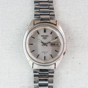 Vintage Seiko 5 7009-8211 Automatic 17J Silver Dial Day Date Wristwatch