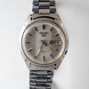 Vintage Seiko 5 7009-8211 Automatic 17J Silver Dial Day Date Wristwatch