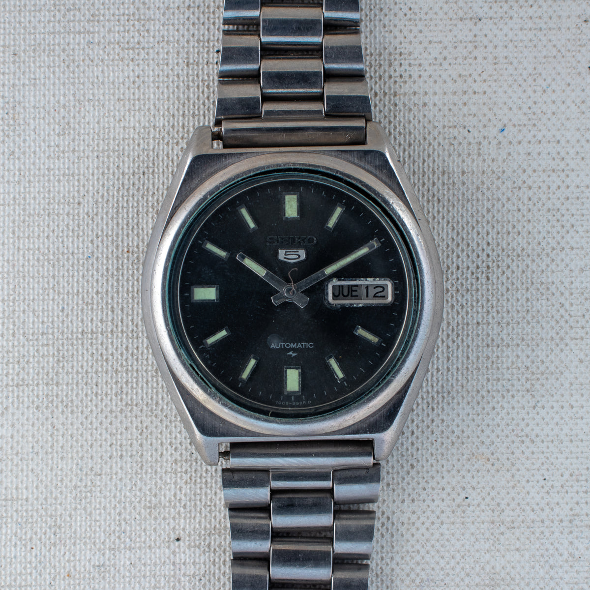 Vintage Seiko 5 7009-876J Automatic 17J Black Dial Day Date Wristwatch
