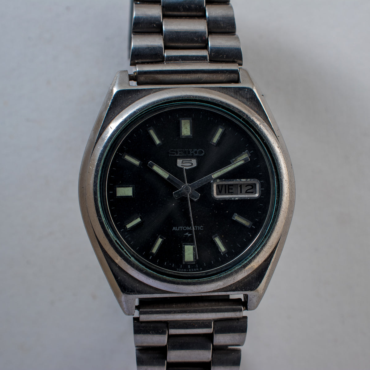 Vintage Seiko 5 7009-876J Automatic 17J Black Dial Day Date Wristwatch
