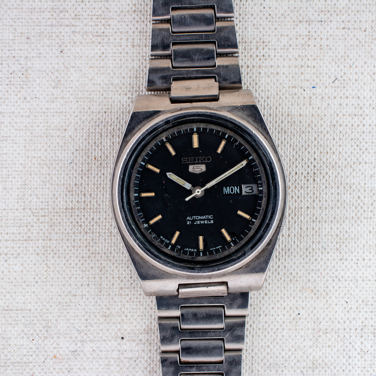 Vintage Seiko 5 7009-7031 Automatic 21J Black Dial Day Date Wristwatch