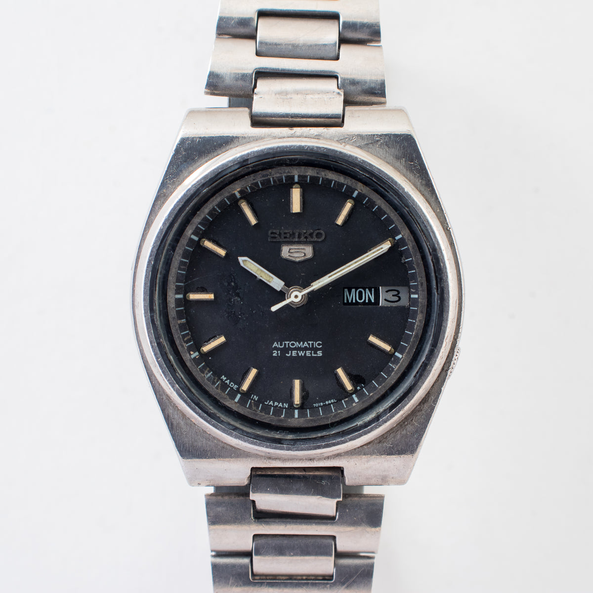 Vintage Seiko 5 7009-7031 Automatic 21J Black Dial Day Date Wristwatch
