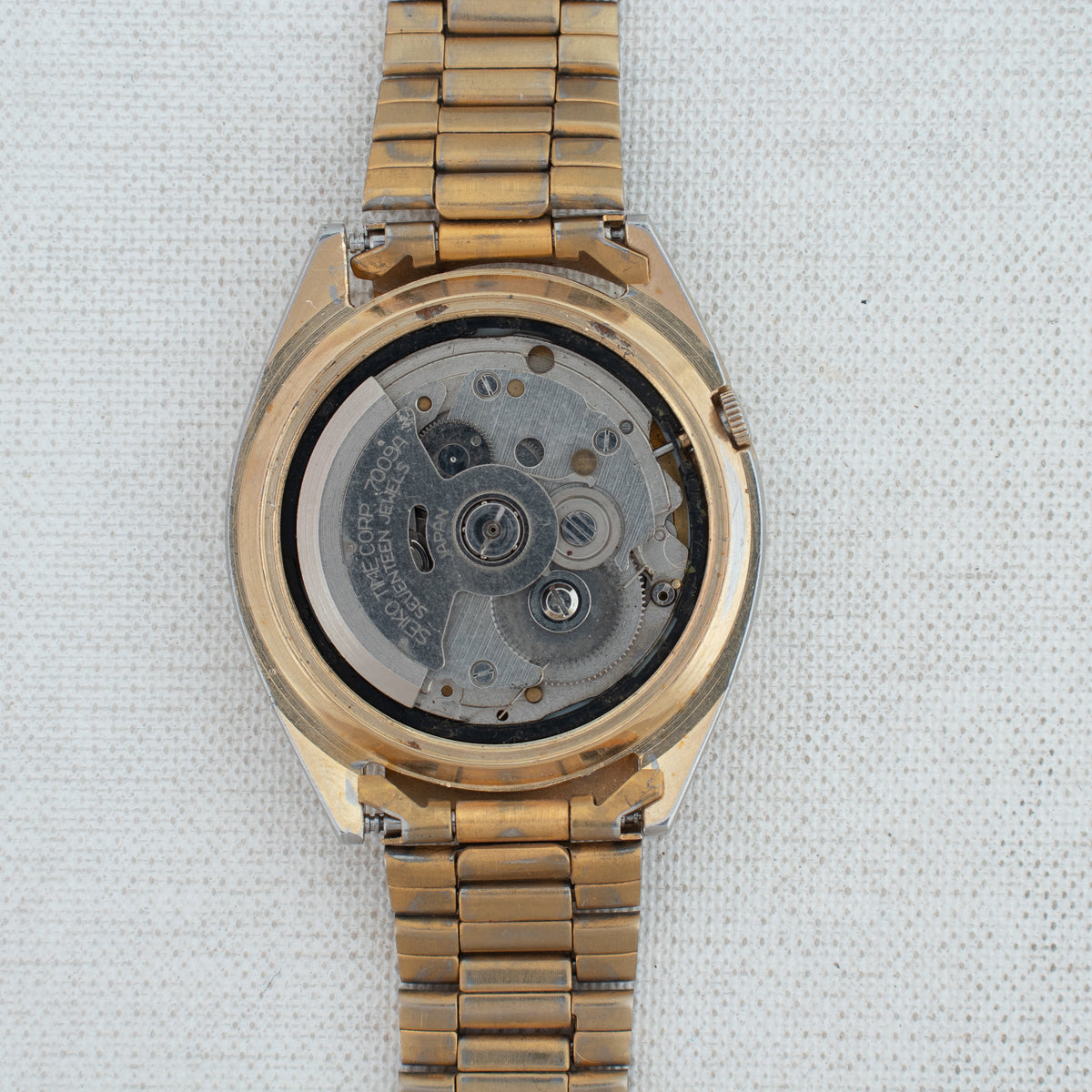 Vintage Seiko 5 7009-3171 Automatic 17J Gold Dial Day Date Wristwatch