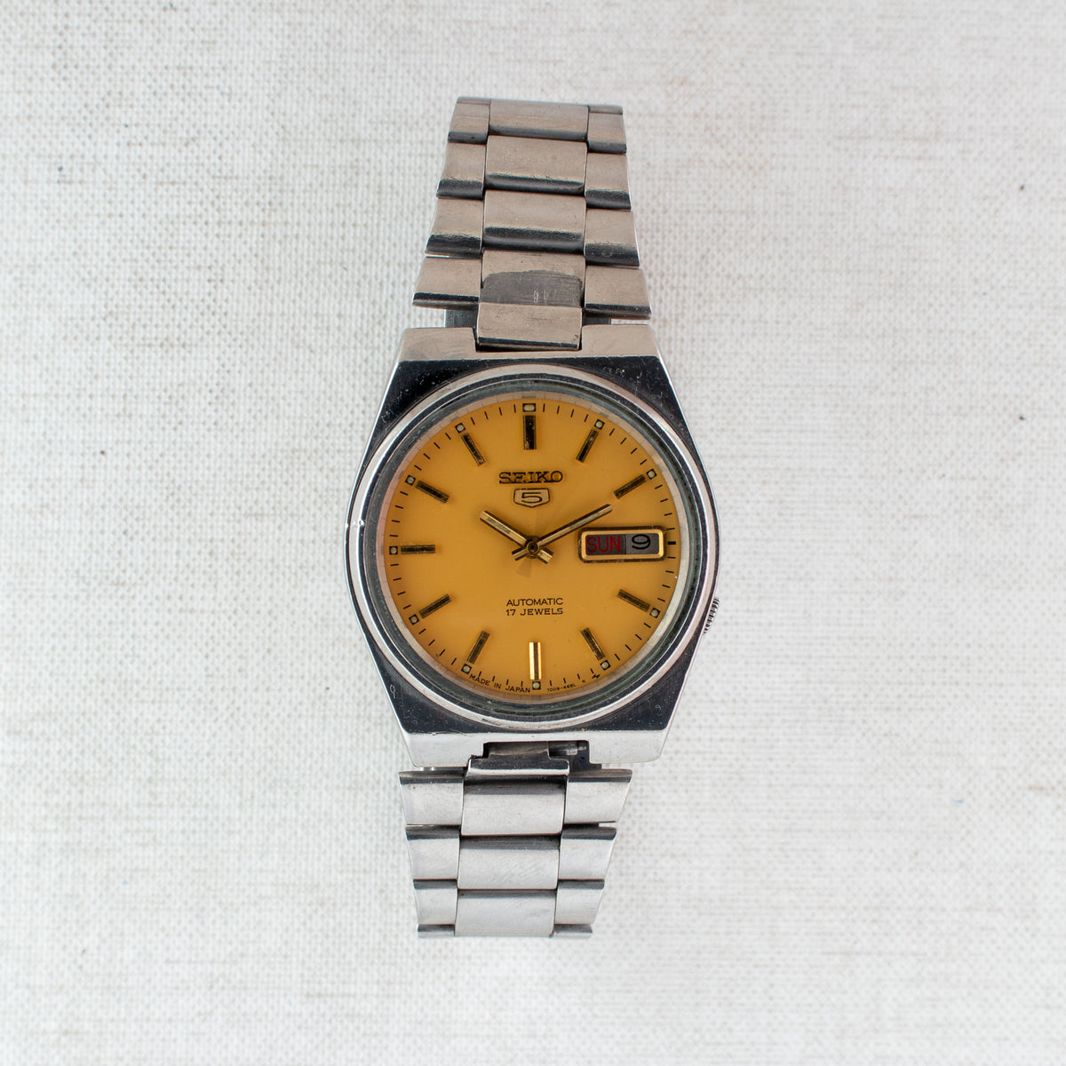 Vintage Seiko 5 7009-3131 Automatic 17J Gold Dial Day Date Wristwatch