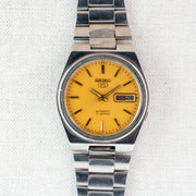 Vintage Seiko 5 7009-3131 Automatic 17J Gold Dial Day Date Wristwatch