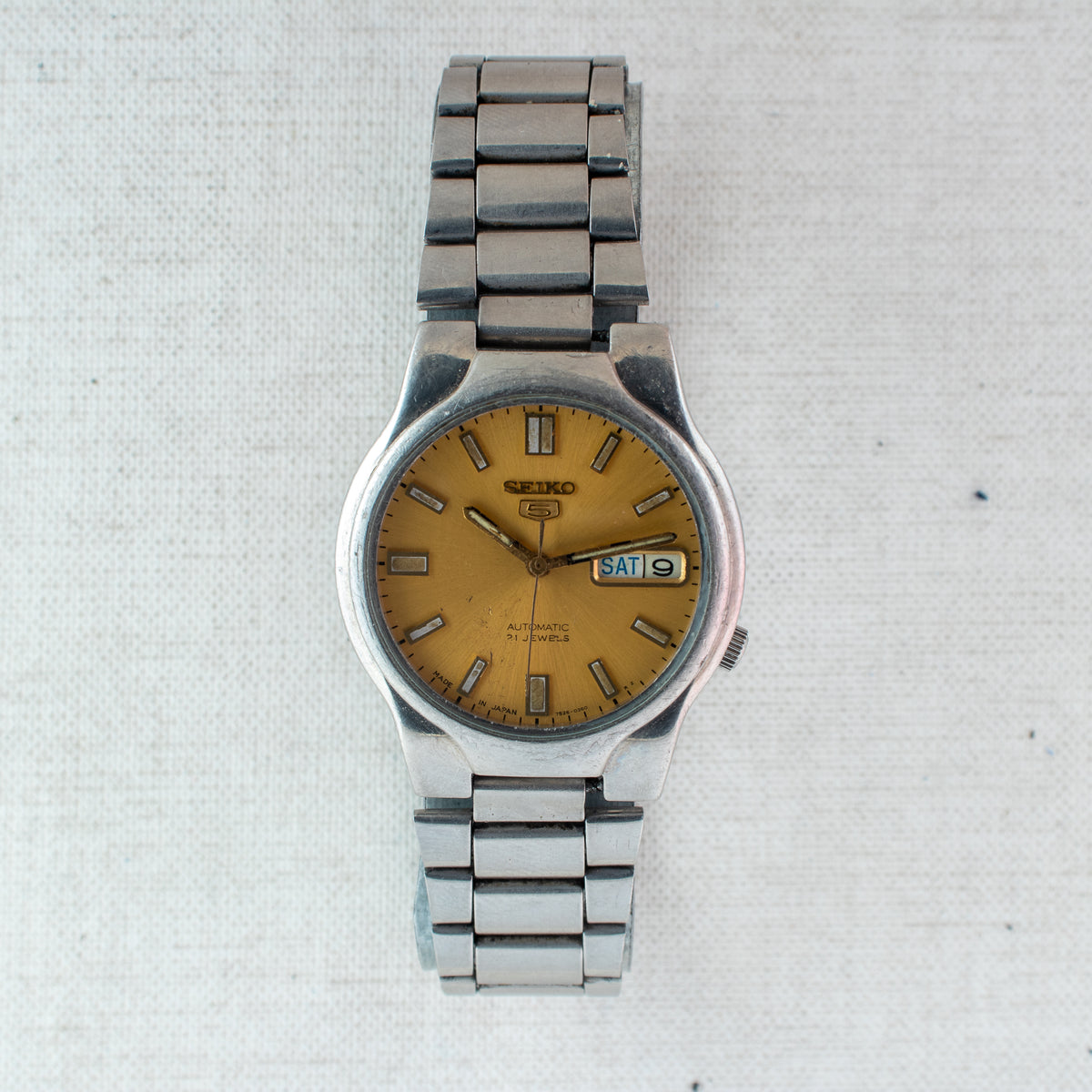 Vintage Seiko 5 7S26-02P0 Automatic 21J Gold Dial Day Date Wristwatch