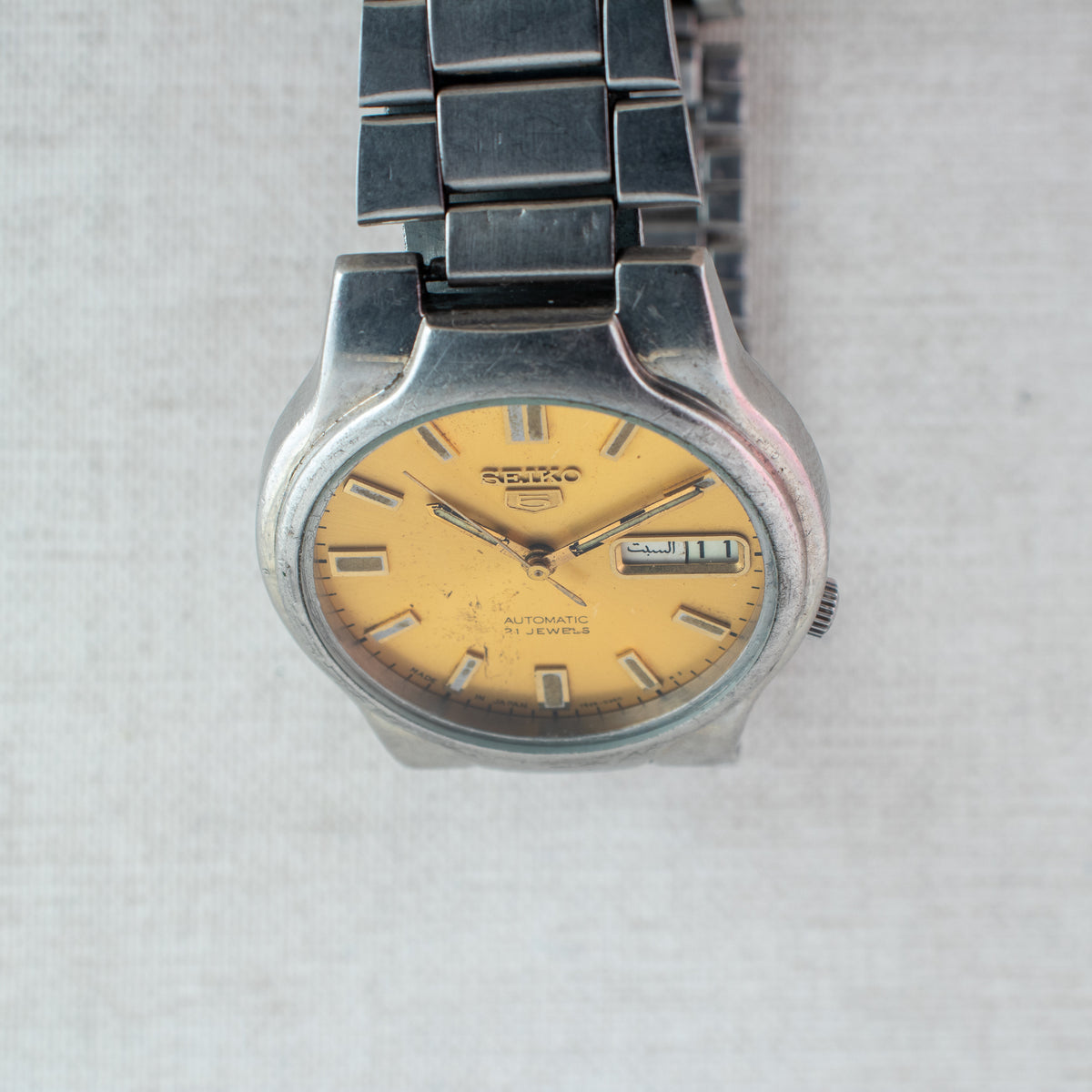 Vintage Seiko 5 7S26-02P0 Automatic 21J Gold Dial Day Date Wristwatch