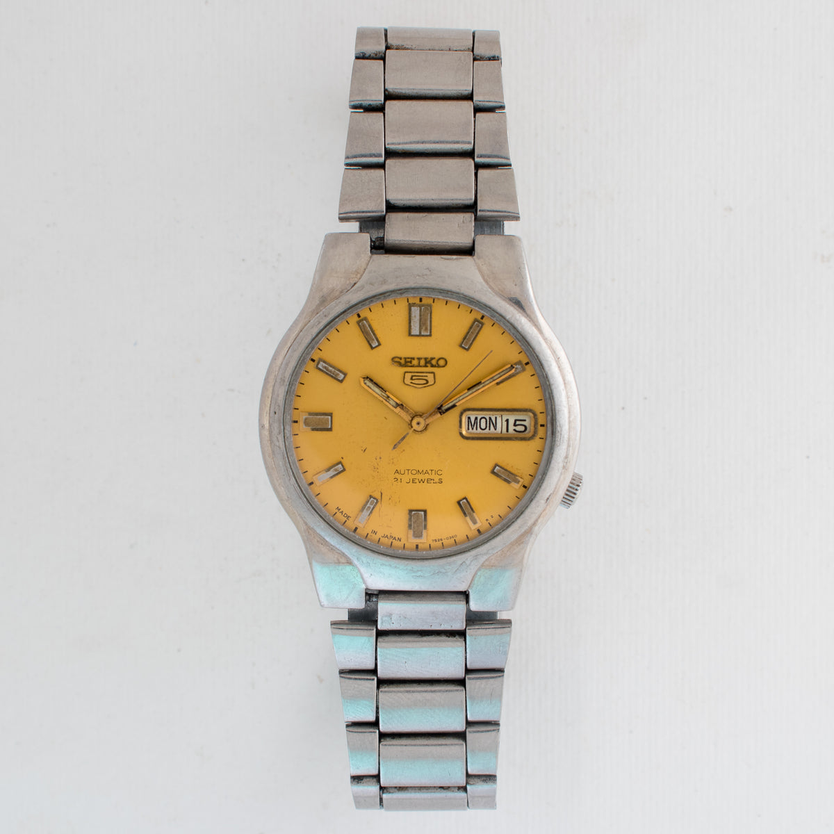 Vintage Seiko 5 7S26-02P0 Automatic 21J Gold Dial Day Date Wristwatch