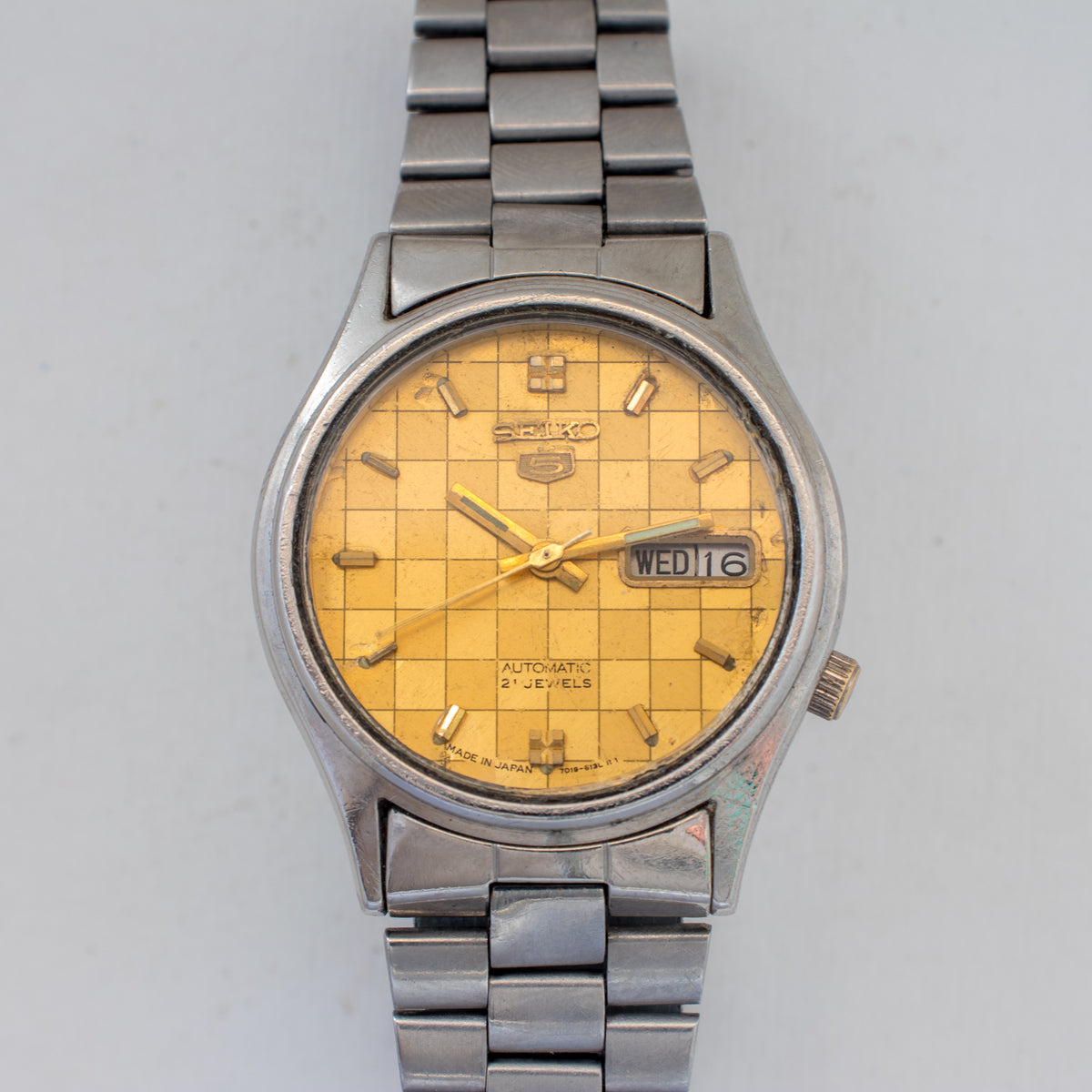 Vintage Seiko 5 7019-8180 Automatic 21J Gold Dial Day Date Wristwatch