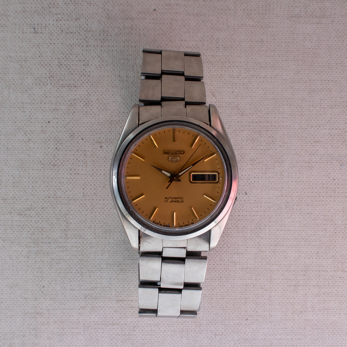 Vintage Seiko 5 7009-821J Automatic 17J Gold Dial Day Date Wristwatch