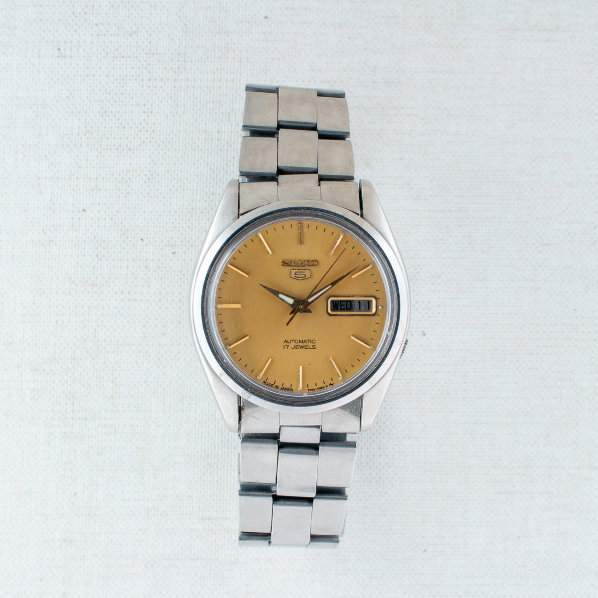 Vintage Seiko 5 7009-821J Automatic 17J Gold Dial Day Date Wristwatch