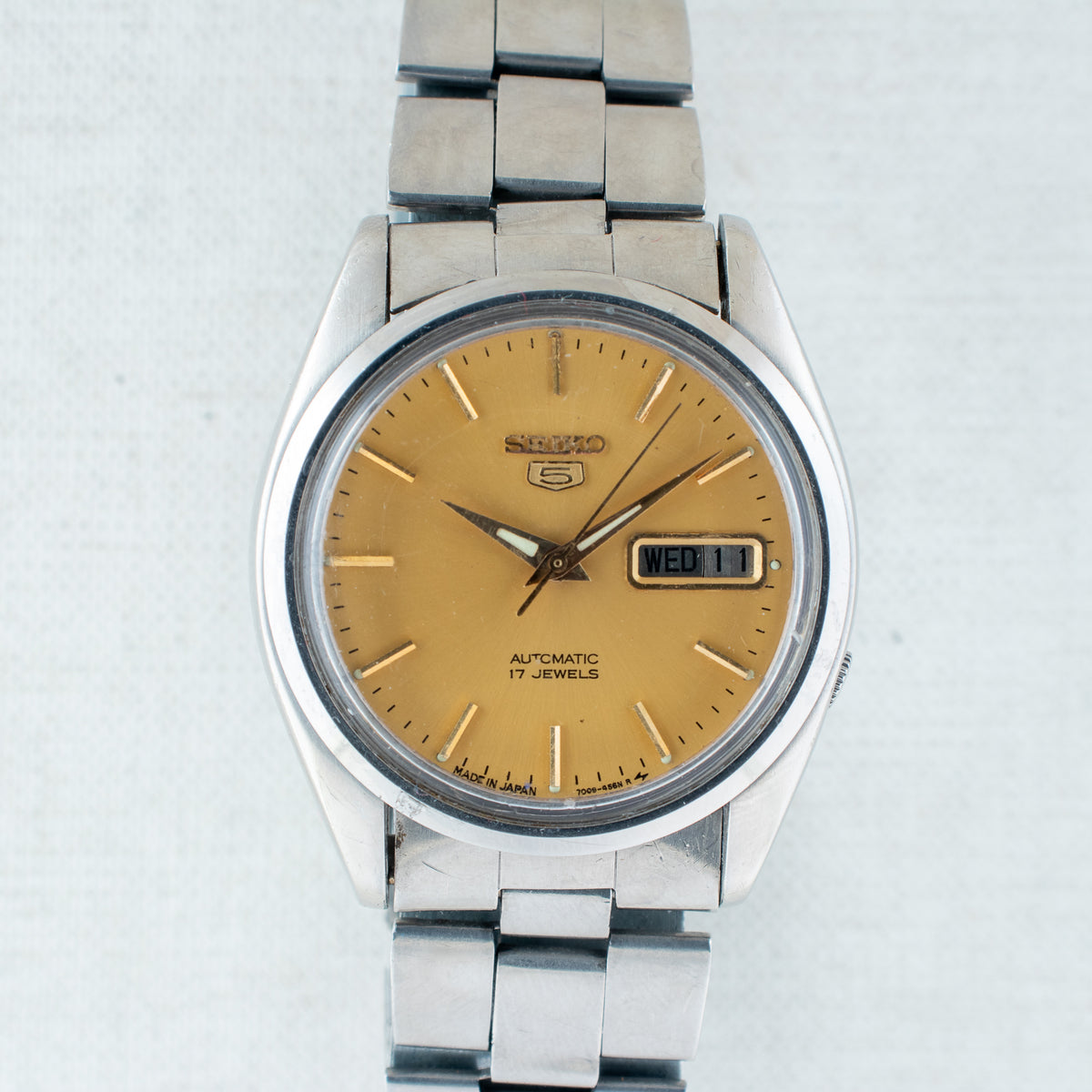 Vintage Seiko 5 7009-821J Automatic 17J Gold Dial Day Date Wristwatch