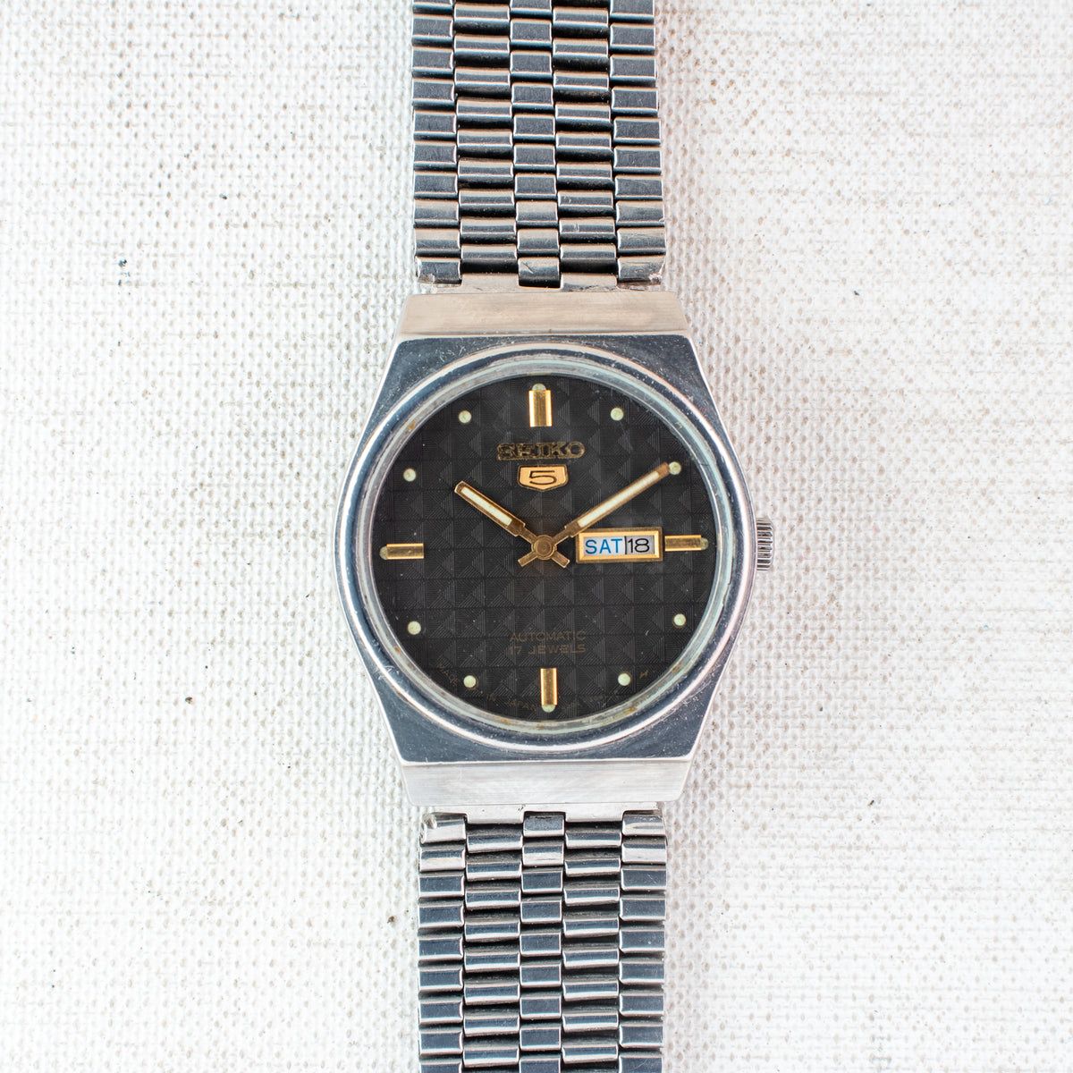 Vintage Seiko 5 4206-0591 Automatic 17J Black Dial Day Date Wristwatch