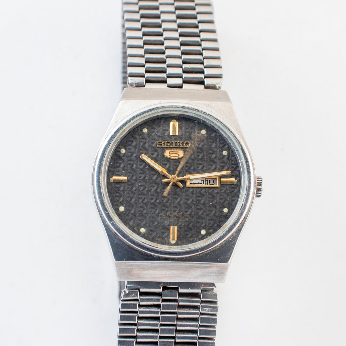 Vintage Seiko 5 4206-0591 Automatic 17J Black Dial Day Date Wristwatch