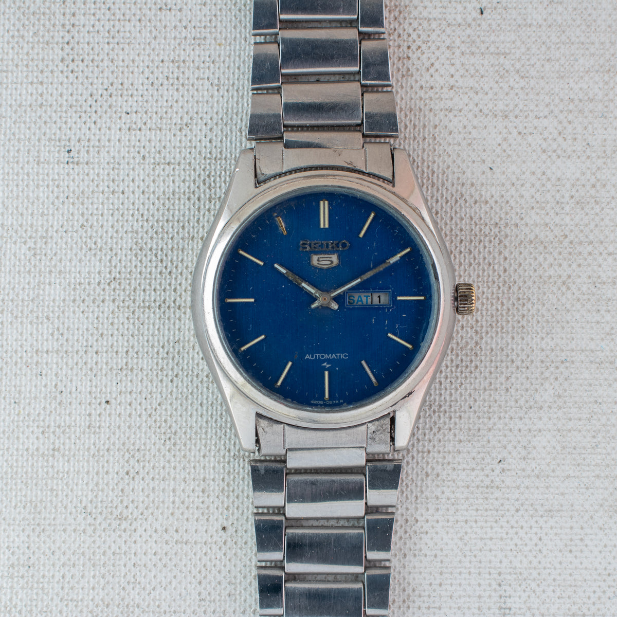 Vintage Seiko 5 4206-0250 Automatic 17J Blue Dial Day Date Wristwatch