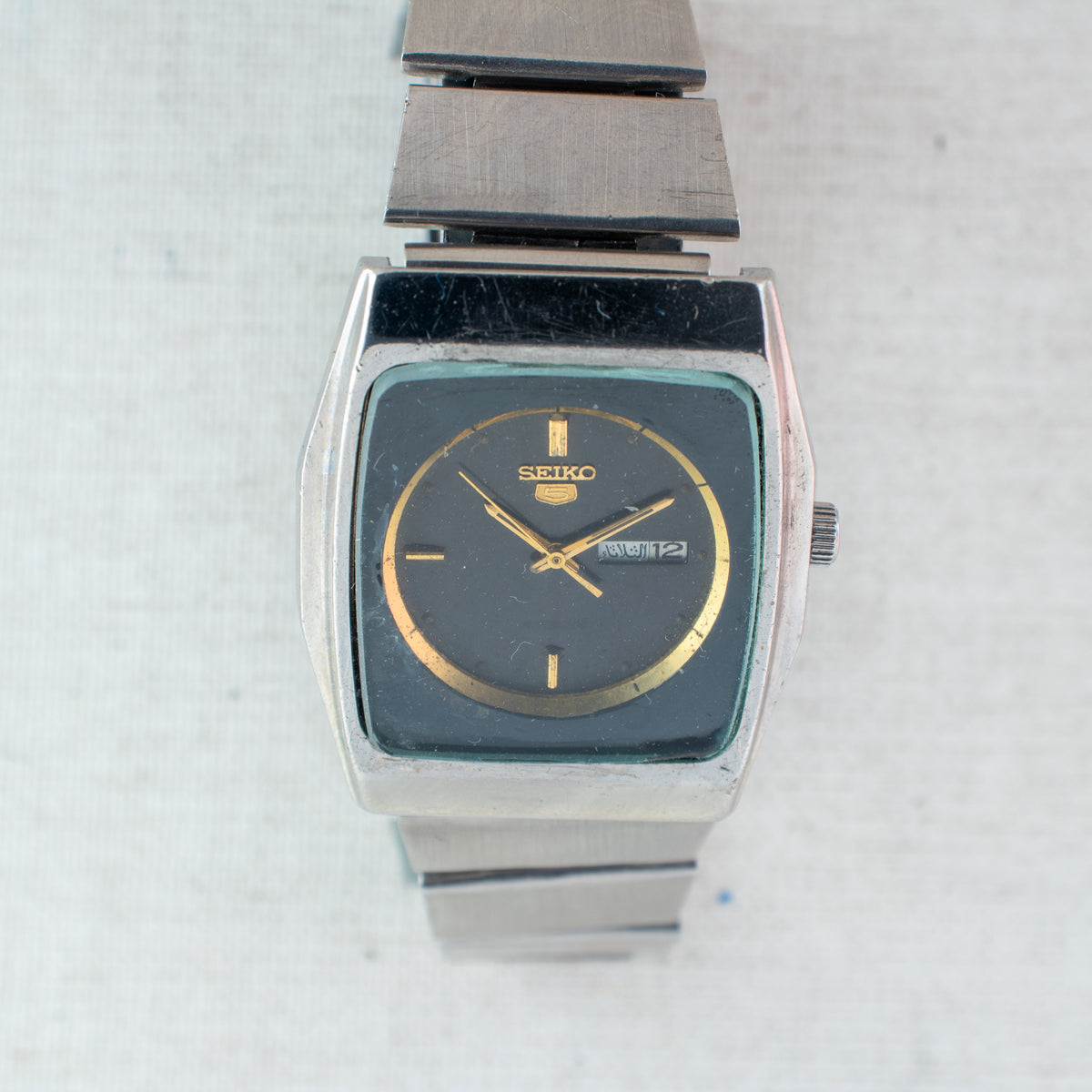 Vintage Seiko 5 2906-075A Automatic 17J Black Dial Day Date Wristwatch