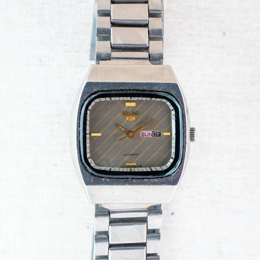 Vintage Seiko 5 2906-5590 Automatic 17J Grey Dial Day Date Wristwatch