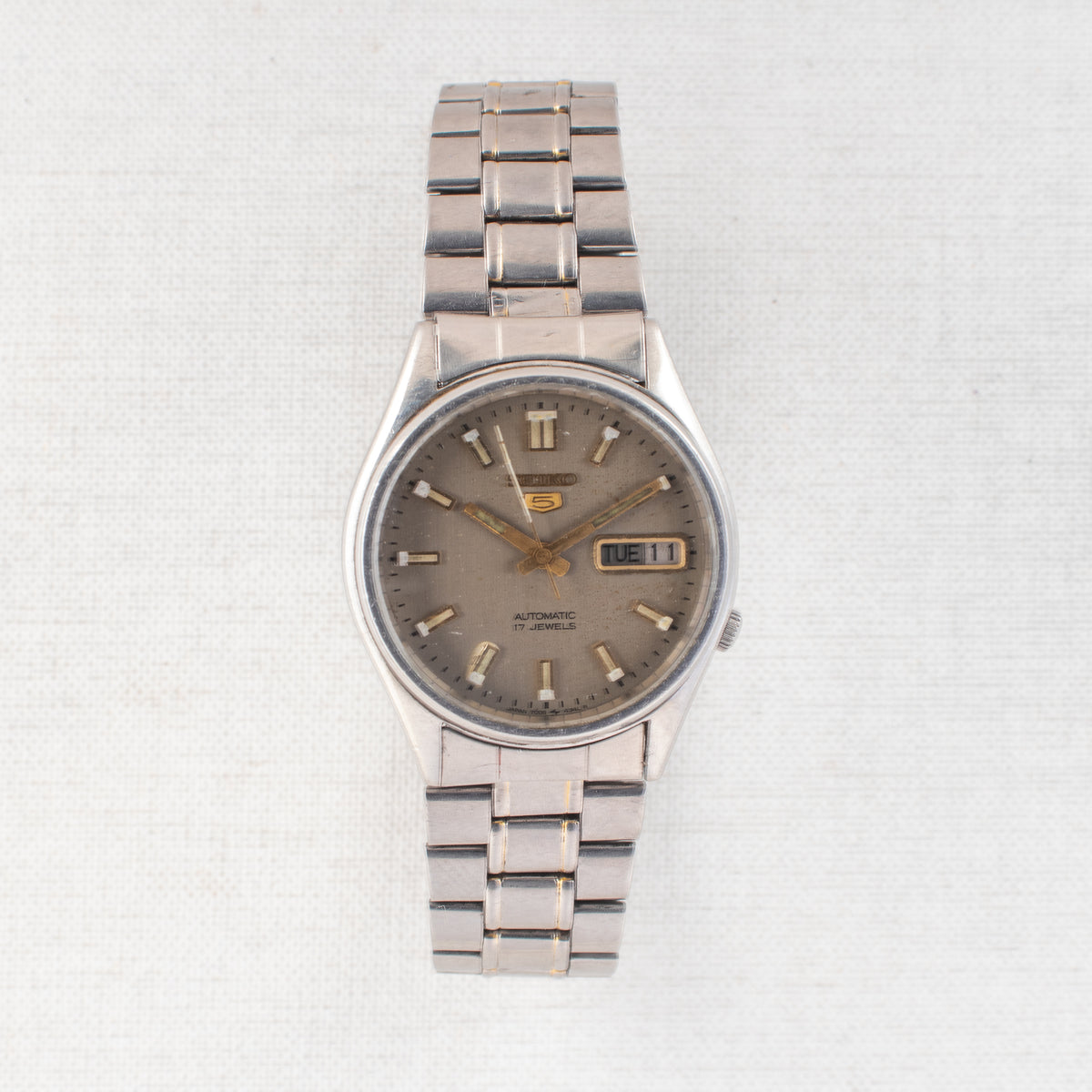 Vintage Seiko 5 7009-8920 Automatic 17J Champagne Dial Day Date Wristwatch