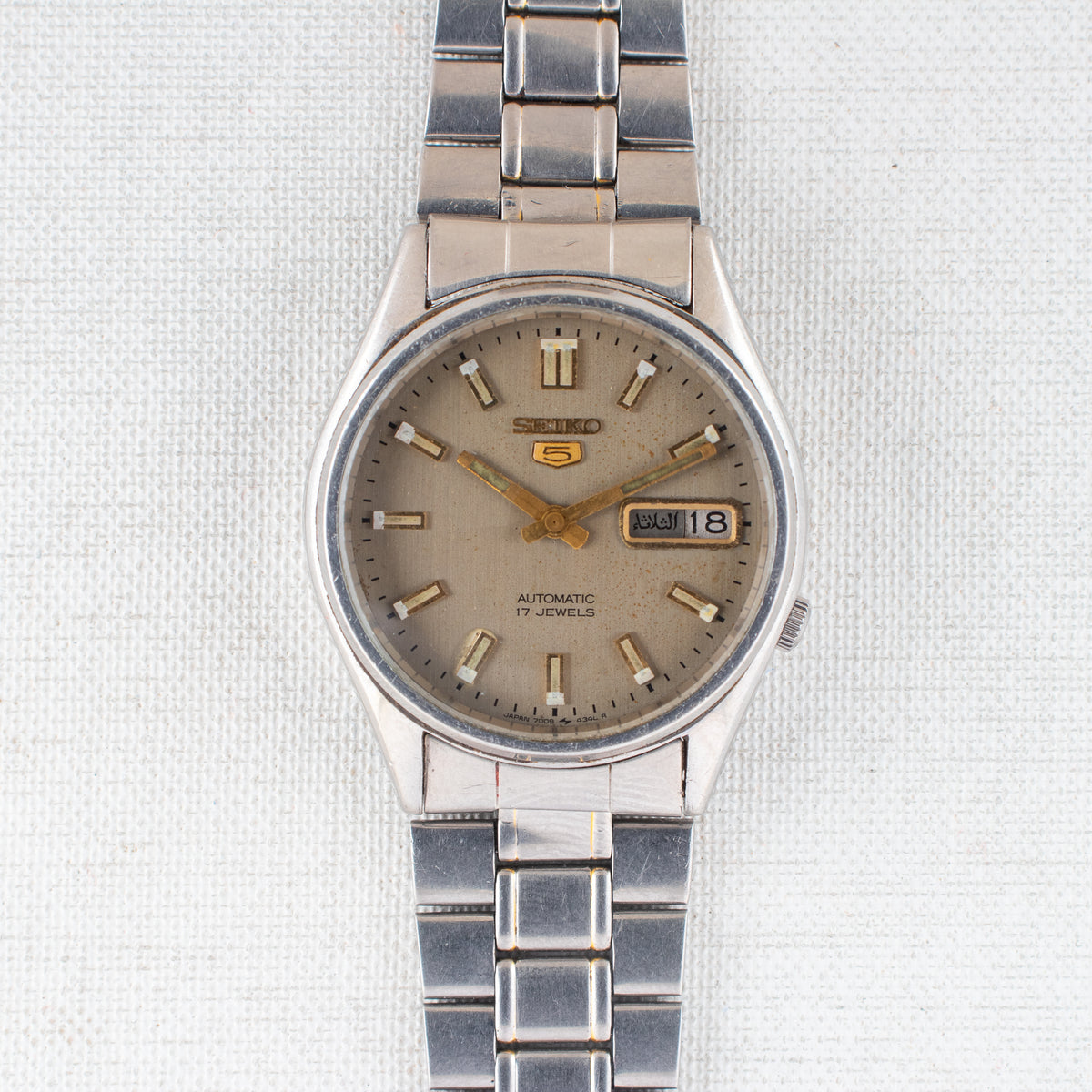 Vintage Seiko 5 7009-8920 Automatic 17J Champagne Dial Day Date Wristwatch