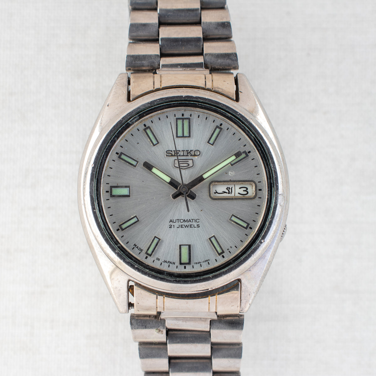 Vintage Seiko 5 7S26-3040 Automatic 21J Silver Dial Day Date Wristwatch