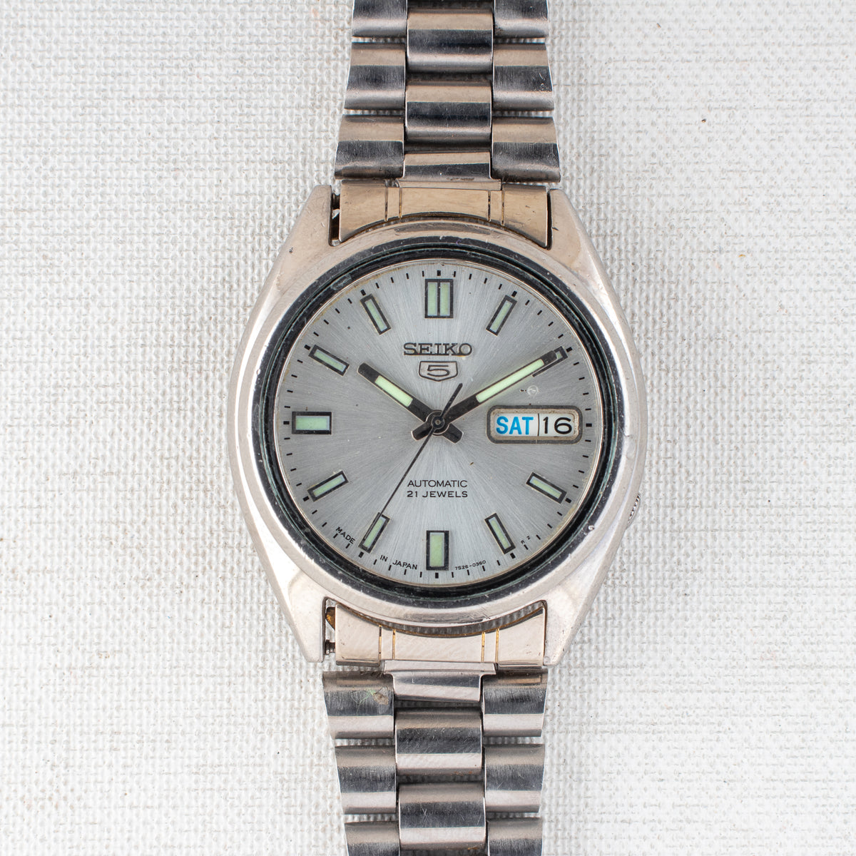 Vintage Seiko 5 7S26-3040 Automatic 21J Silver Dial Day Date Wristwatch
