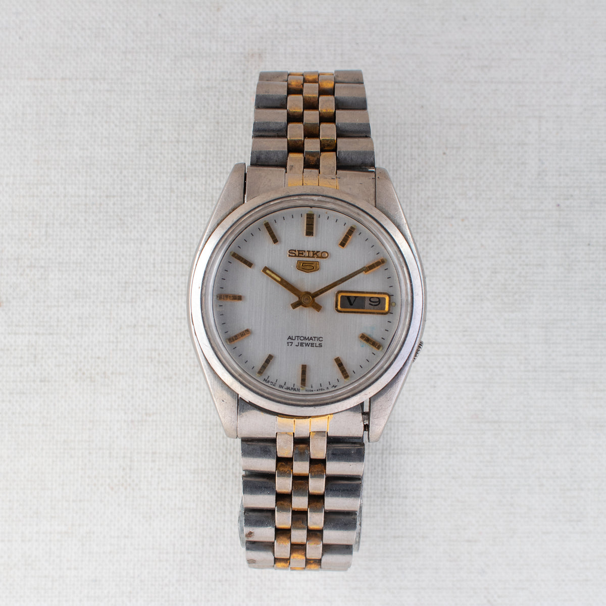 Vintage Seiko 5 7009-821J Automatic 17J Silver Dial Day Date Wristwatch