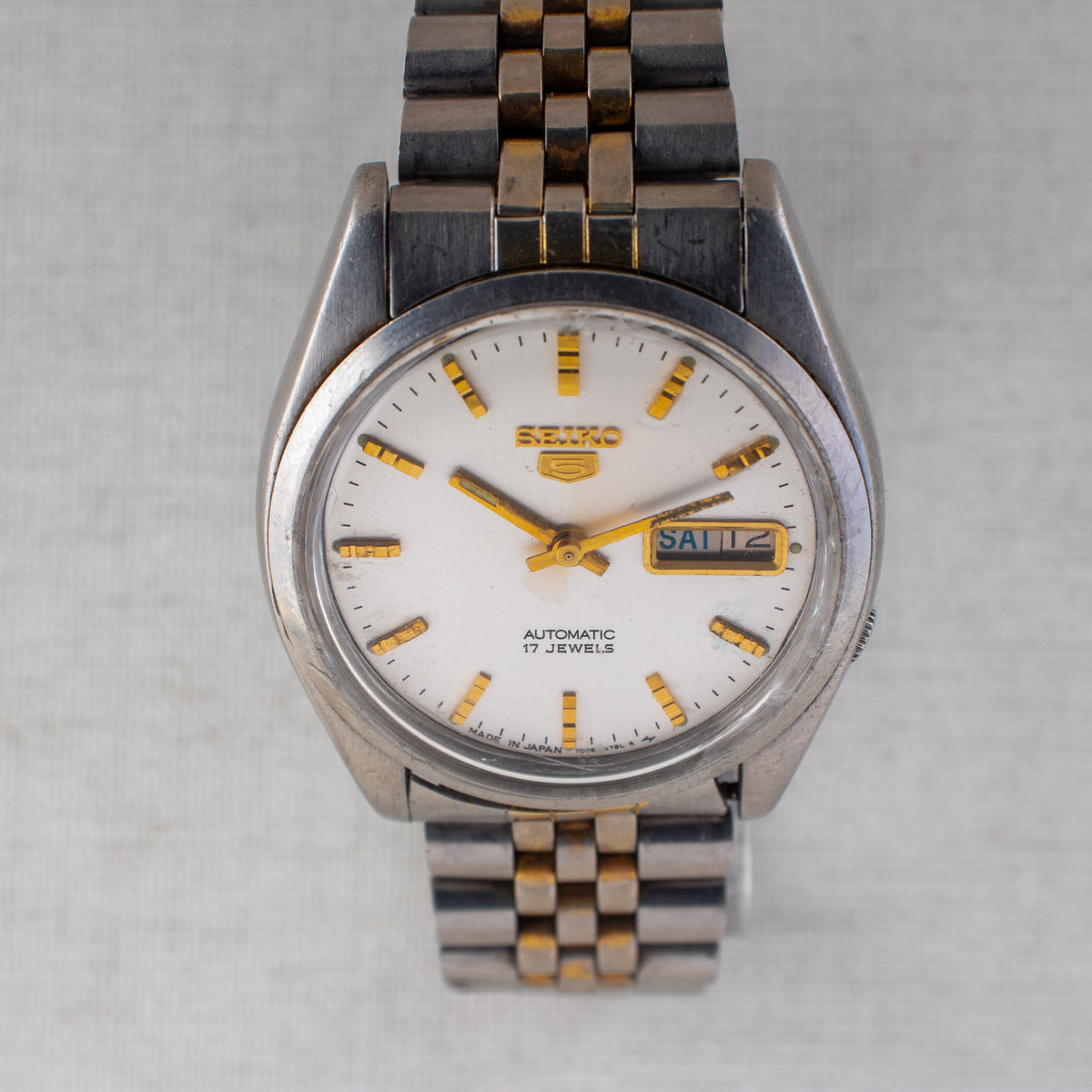Vintage Seiko 5 7009-821J Automatic 17J Silver Dial Day Date Wristwatch