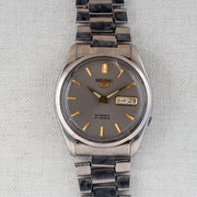 Vintage Seiko 5 7S26-8210 Automatic 21J Grey Dial Day Date Wristwatch