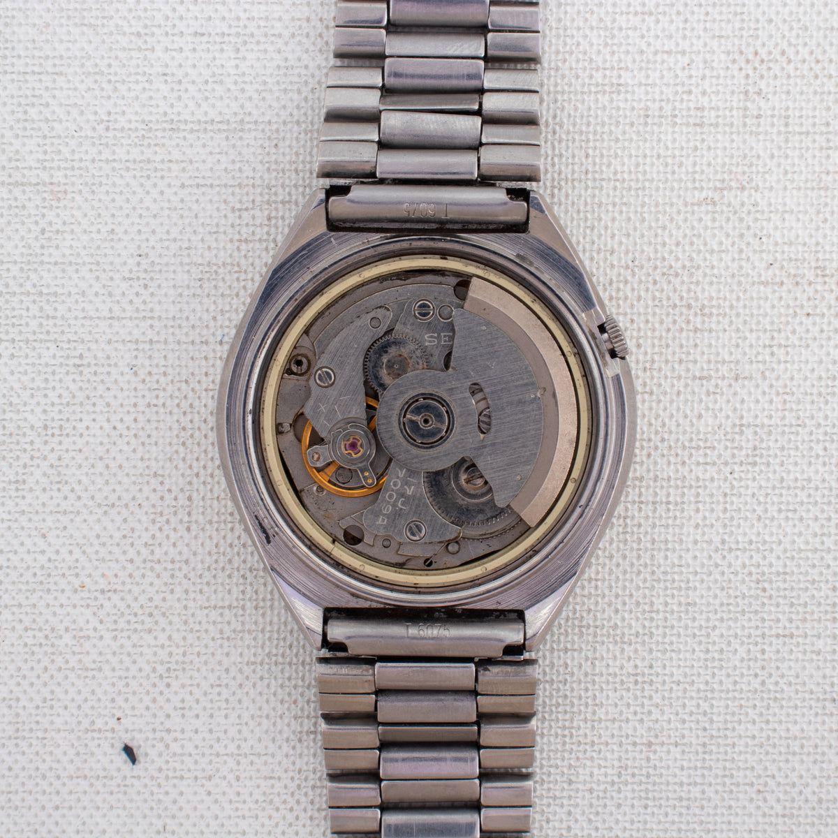 Vintage Seiko 5 7009-8600 Automatic 17J Grey Dial Day Date Wristwatch