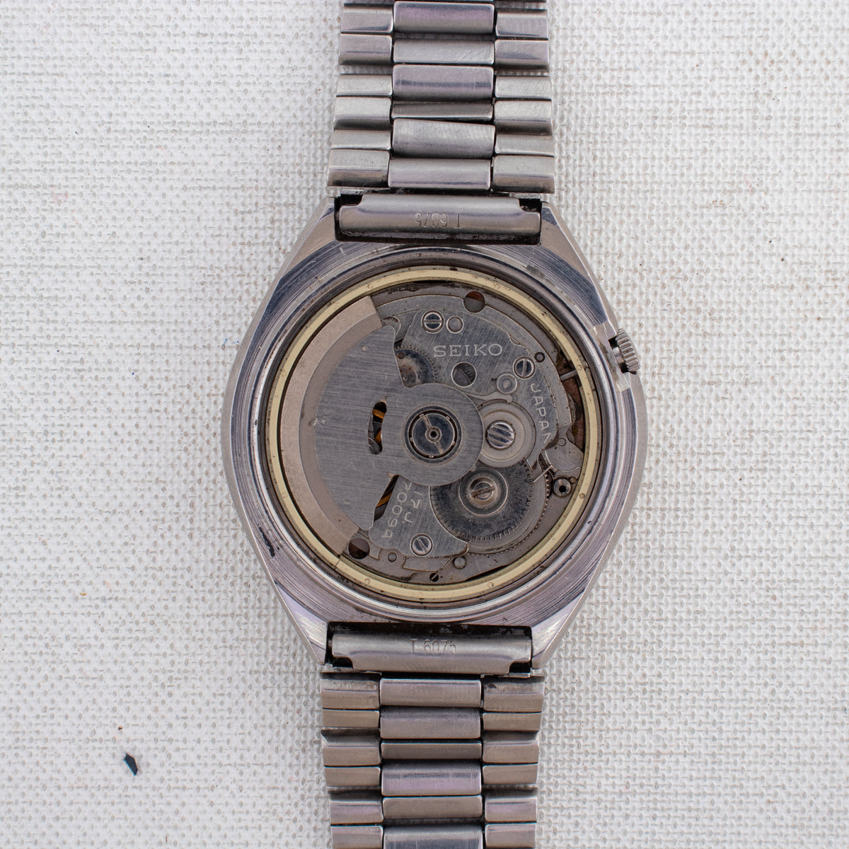 Vintage Seiko 5 7009-8600 Automatic 17J Grey Dial Day Date Wristwatch
