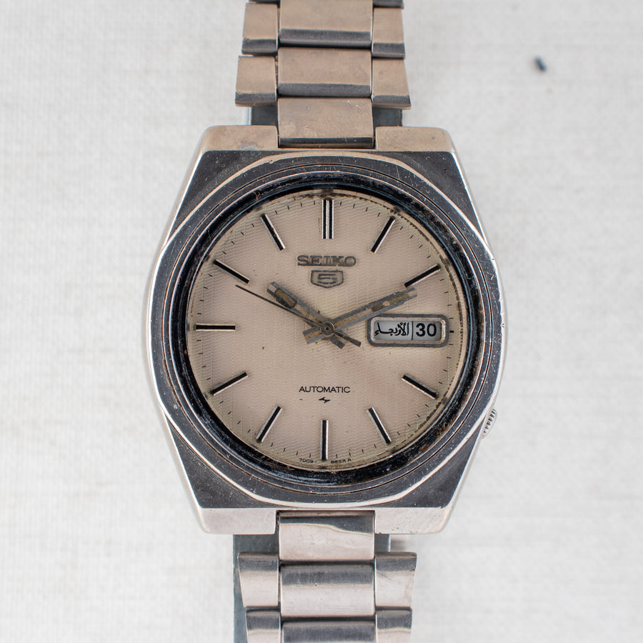 Vintage Seiko 5 7009-885R Automatic 17J Cream Dial Day Date Wristwatch