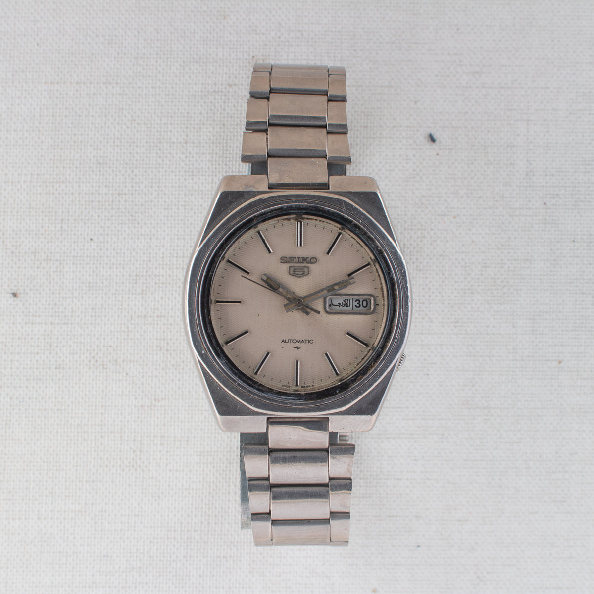 Vintage Seiko 5 7009-885R Automatic 17J Cream Dial Day Date Wristwatch