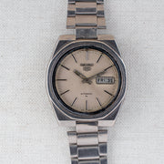 Vintage Seiko 5 7009-885R Automatic 17J Cream Dial Day Date Wristwatch