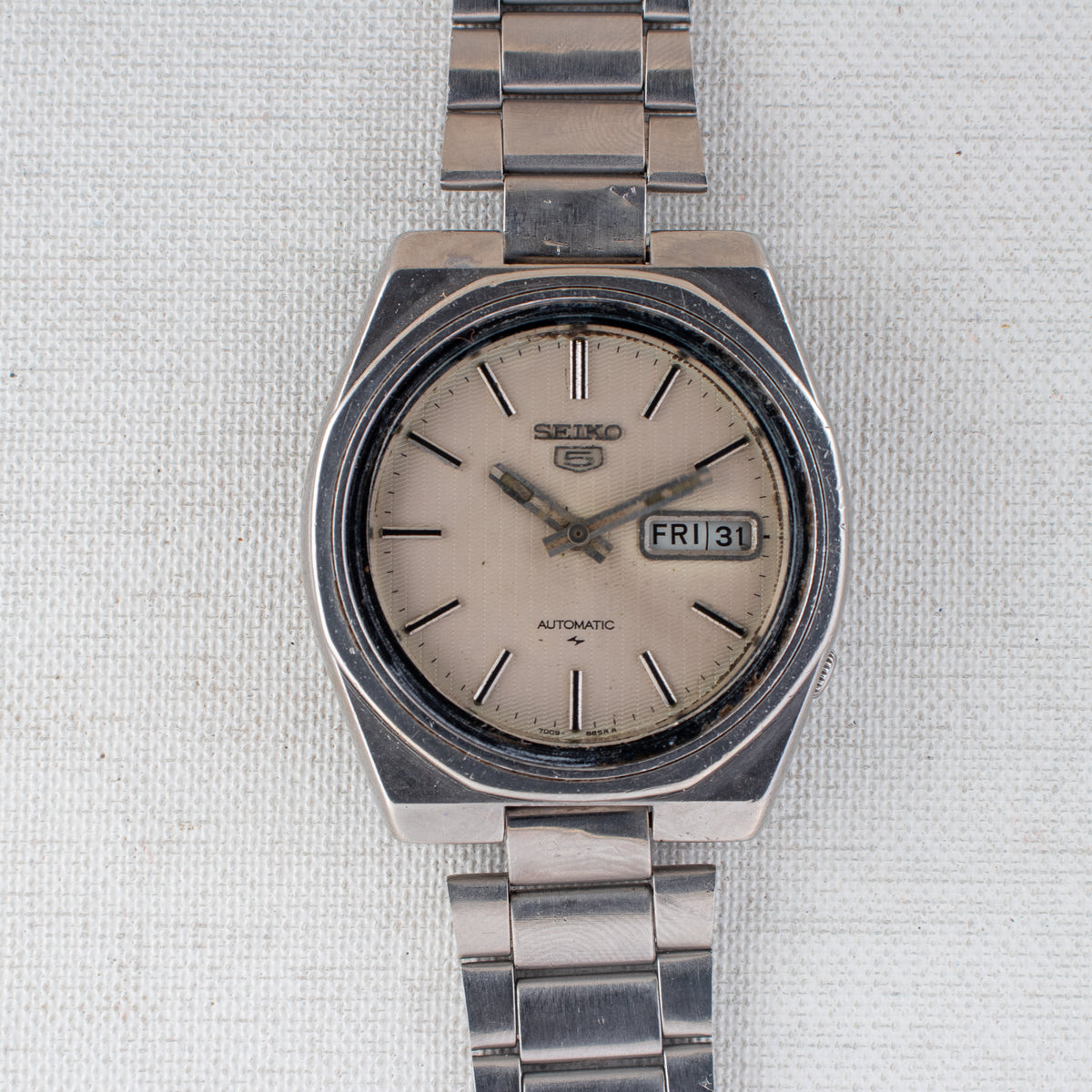 Vintage Seiko 5 7009-885R Automatic 17J Cream Dial Day Date Wristwatch