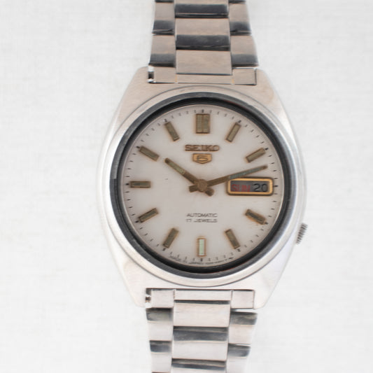 Vintage Seiko 5 7009-8331 Automatic 17J White Dial Day Date Wristwatch