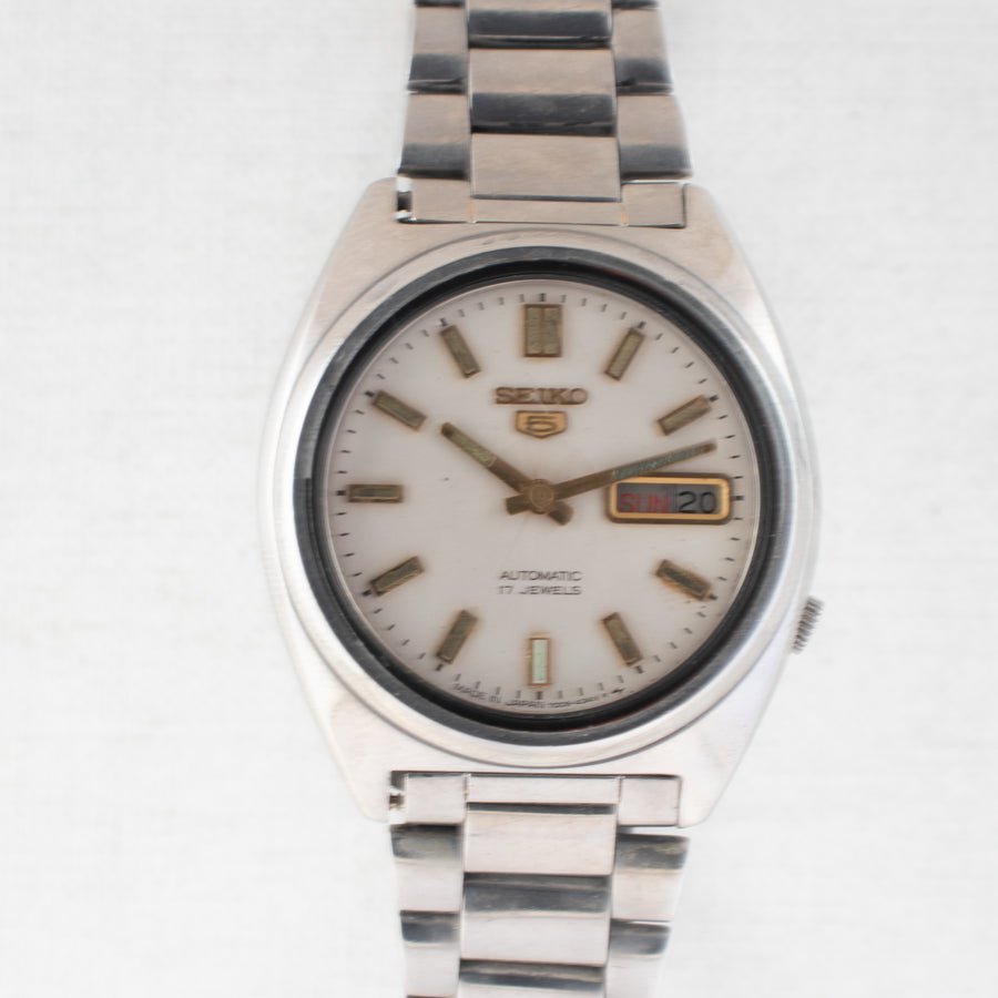Vintage Seiko 5 7009-8331 Automatic 17J White Dial Day Date Wristwatch