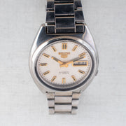 Vintage Seiko 5 7009-8331 Automatic 17J White Dial Day Date Wristwatch