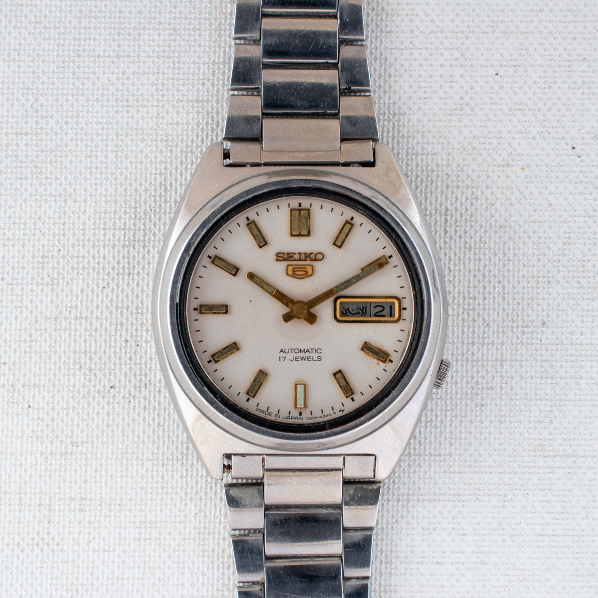 Vintage Seiko 5 7009-8331 Automatic 17J White Dial Day Date Wristwatch