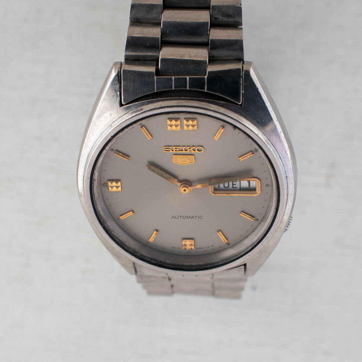 Vintage Seiko 5 6309-8840 Automatic 17J Grey Dial Day Date Wristwatch