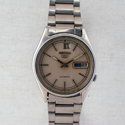 Vintage Seiko 5 7009-3111 Automatic 17J Cream Dial Day Date Wristwatch