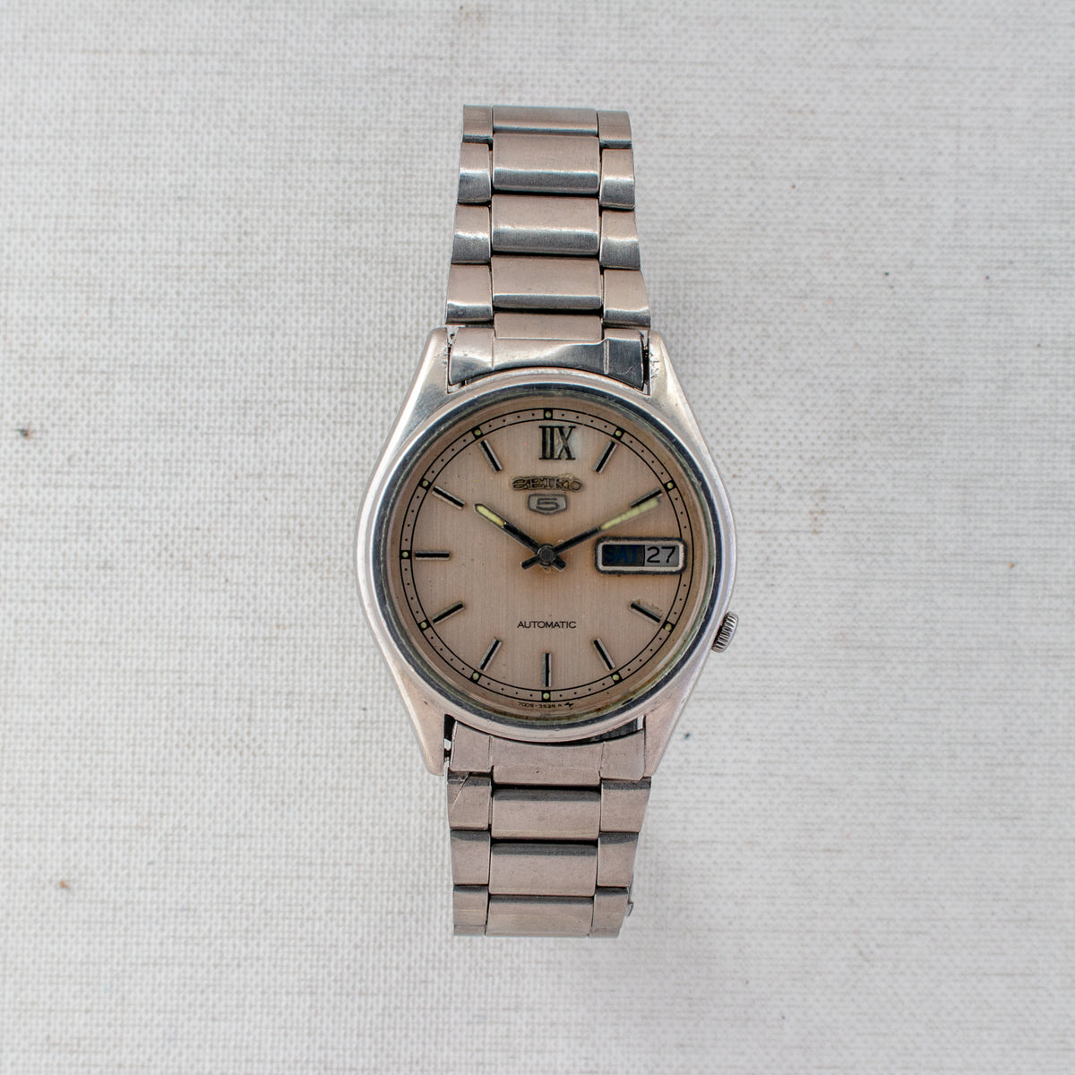 Vintage Seiko 5 7009-3111 Automatic 17J Cream Dial Day Date Wristwatch