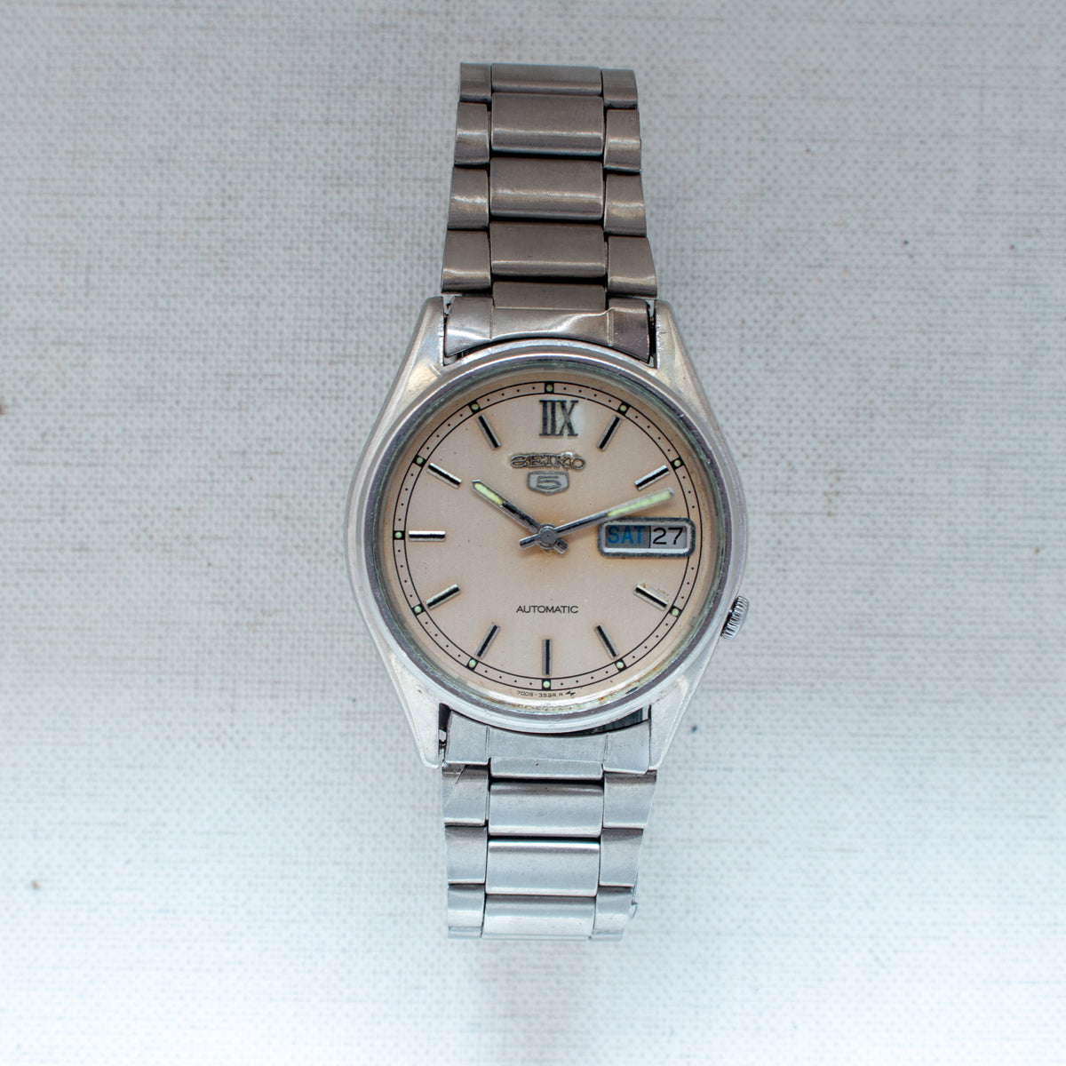 Vintage Seiko 5 7009-3111 Automatic 17J Cream Dial Day Date Wristwatch